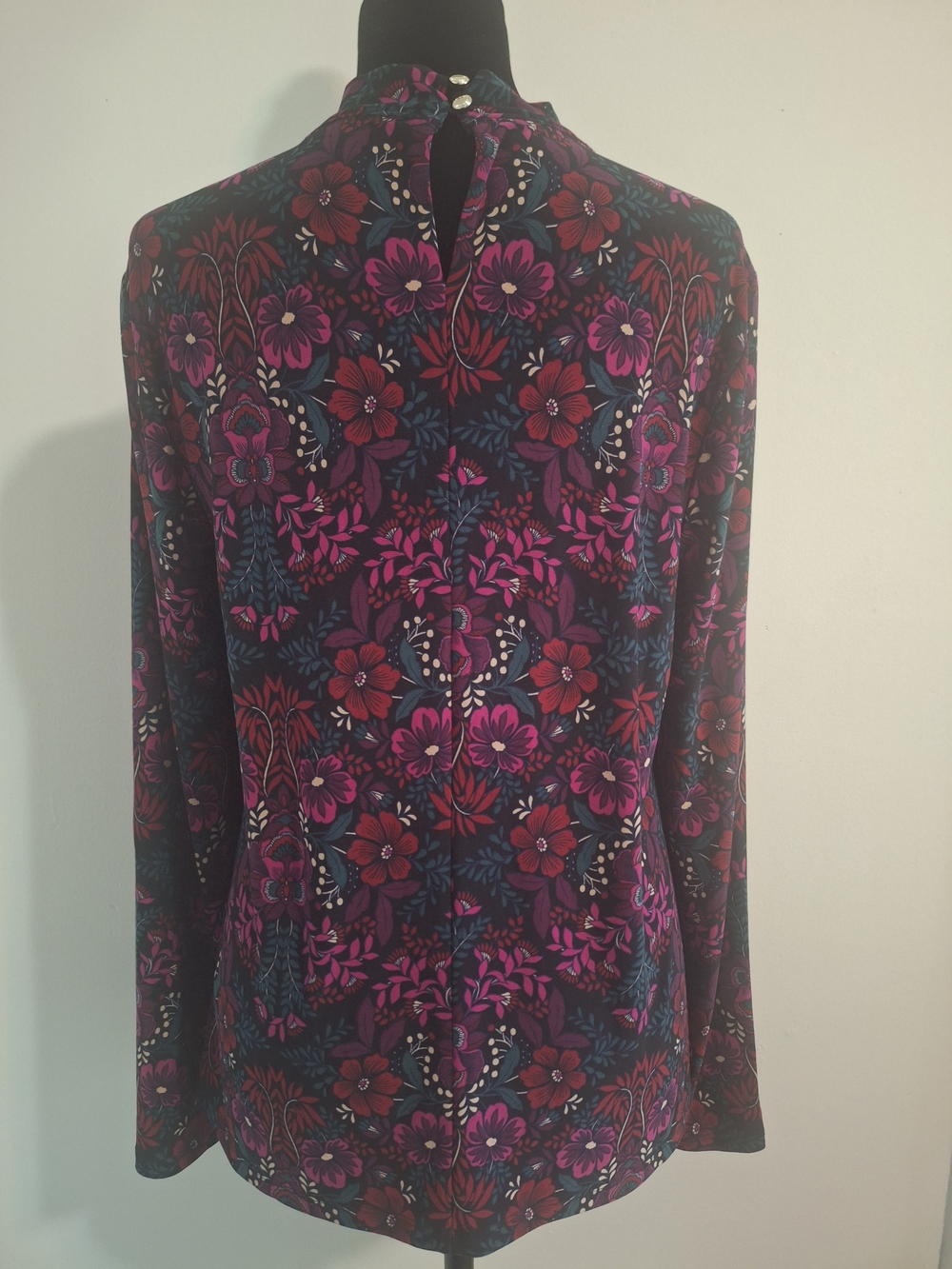 Tommy Hilfiger Dark Floral Long-Sleeve Keyhole Blouse - Picture 2 of 7